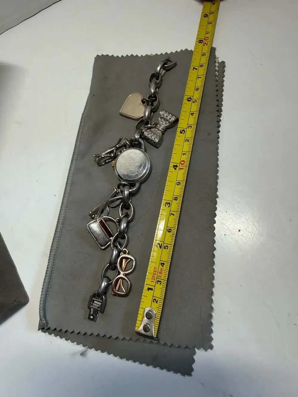 Disney Minnie Mouse Accutime MN2070 Charm Bracelet Watch